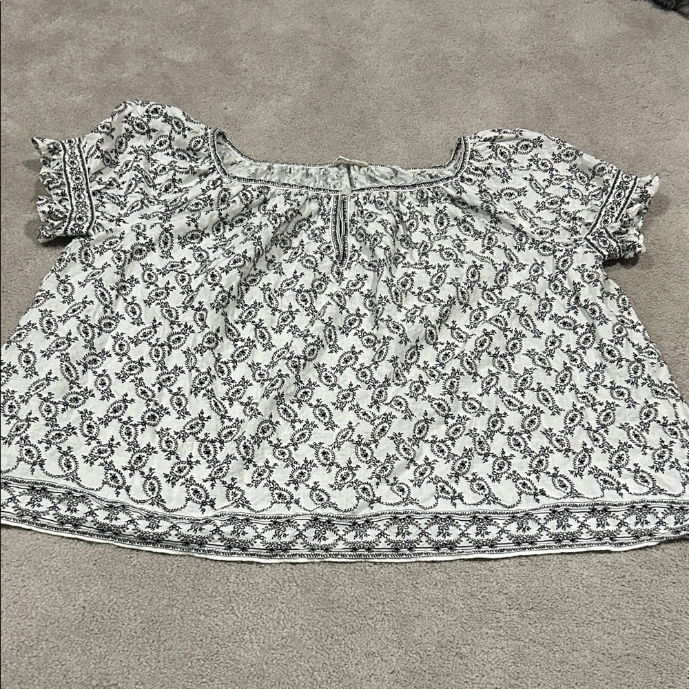 Boho Black & White Floral Peasant Top - Women's size Med